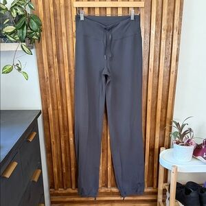 LULULEMON Luon High Rise Drawstring Hem Straight Leg Pants. Size 4